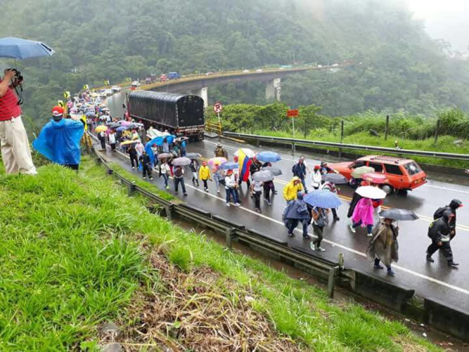 Educadores del Meta marchan hacia Bogotá 1