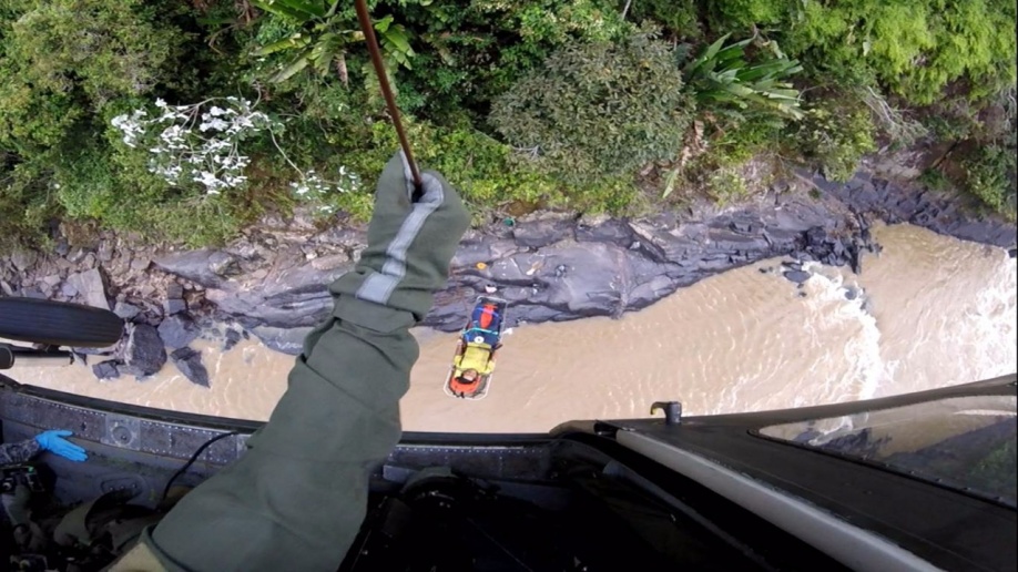 Fuerza aérea rescató a indígena que cayó por un acantilado en el sector de Araracuara 1