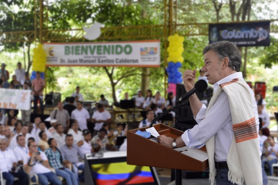 Alcaldes mantendrán su autoridad en zonas, asegura Santos 1