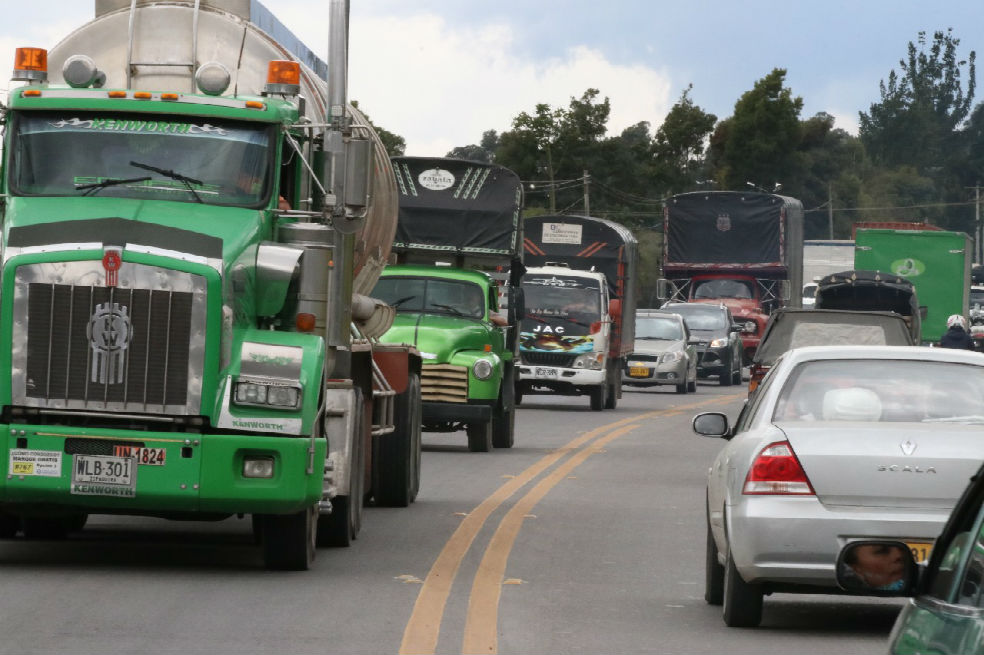 Hay restricción para vehículos de carga en la vía Bogotá - Villavicencio 1