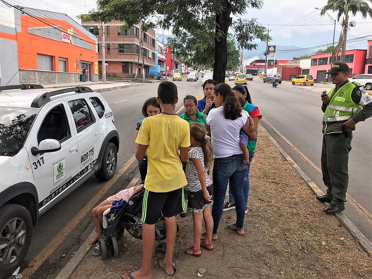 Protegen a 12 niños venezolanos que trabajaban en la calle con sus padres 1