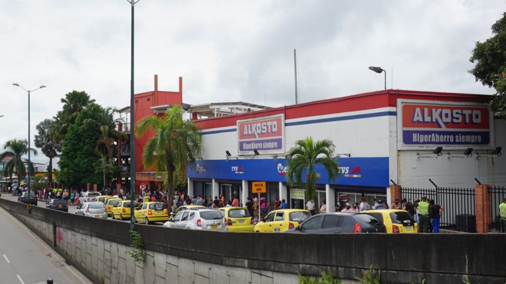 Cierran temporalmente Alkosto Villavicencio por falta de controles en aglomeración de personas 2