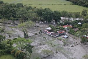 Por aire, continúa el rescate de personas atrapadas por el invierno en zona rural de Villavicencio 5