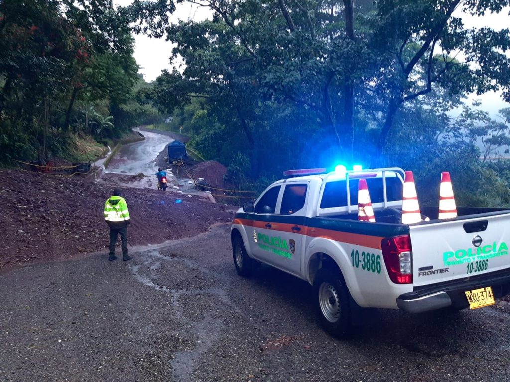 Vías, también afectadas por torrenciales aguaceros de este sábado 2 Vías, también afectadas por torrenciales aguaceros de este sábado 2