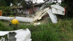 Así hacen la investigación del accidente de avioneta en zona rural de Puerto López 4