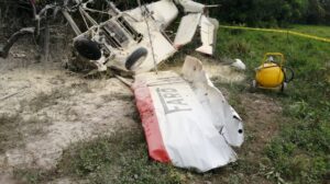 Así hacen la investigación del accidente de avioneta en zona rural de Puerto López 2
