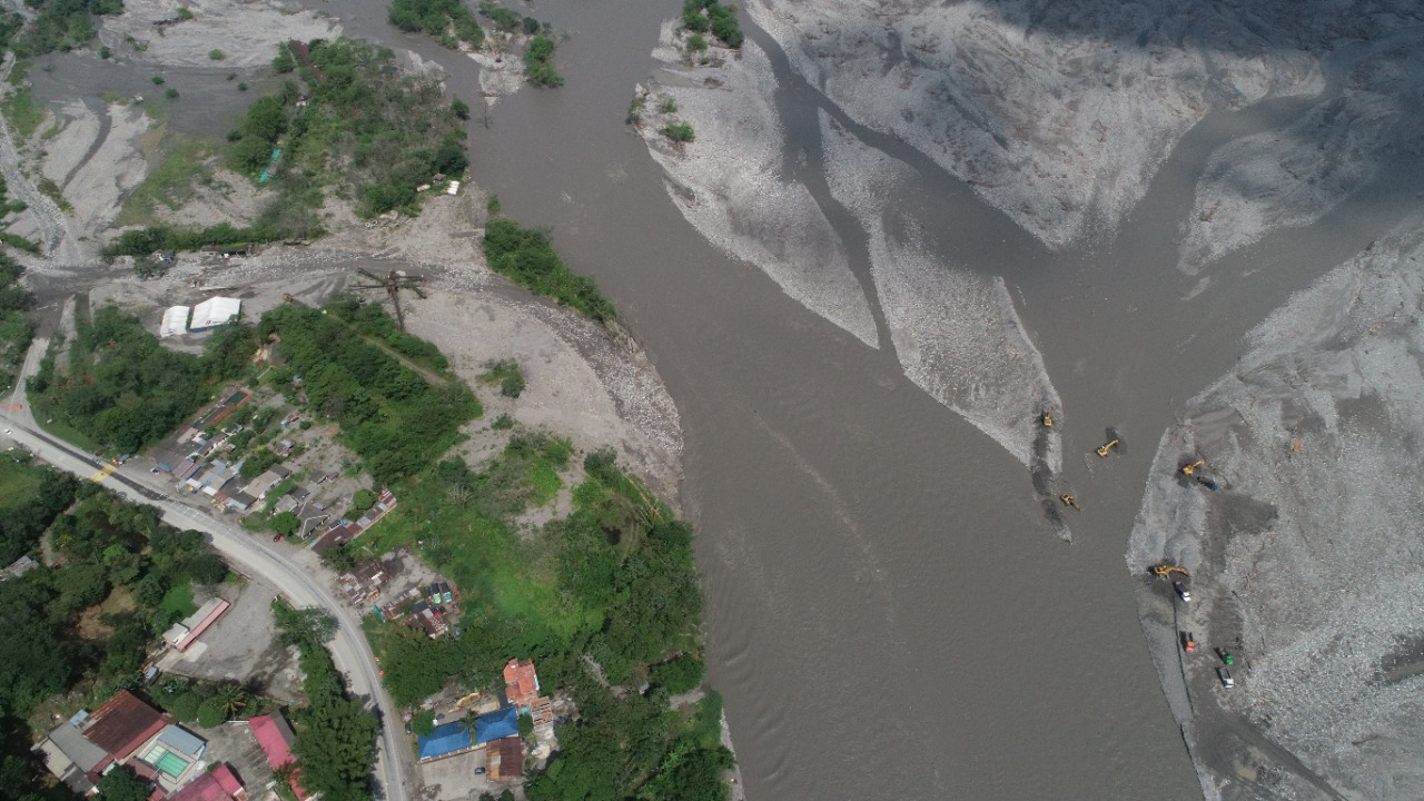 Continúan desbordamientos del río Guayuriba vía a Acacías 1