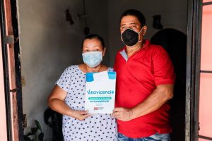 50 familias de Villavicencio recibieron las escrituras de sus viviendas 2