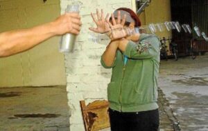 Una mujer fue atacada con ácido en La Macarena 3
