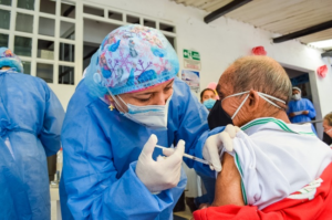 Habilitan puesto masivo de vacunación covid-19 en el Colegio Industrial de Villavicencio 3