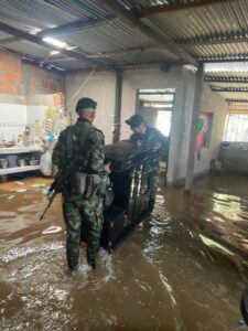 Ejército apoya a damnificados en San José del Guaviare 2