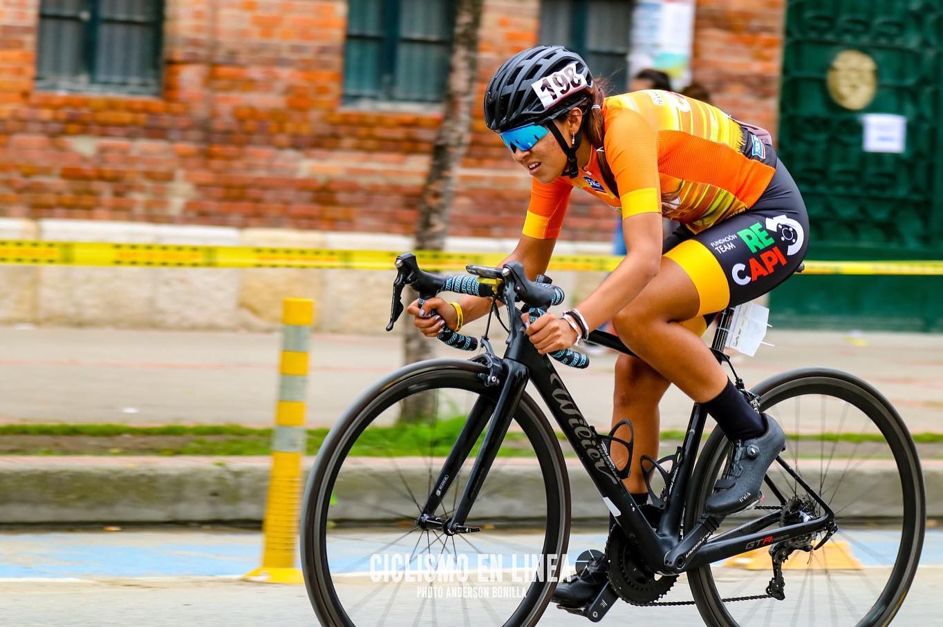 Equipos de ciclismo Team Recapi ya compiten en la Vuelta al Sur 1