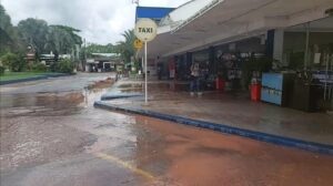 Aeropuerto Vanguardia, cerrado por la inundación del Guatiquía 2