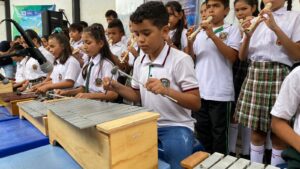 'Mambrú' llegó a Porfía con instrumentos para niños y jóvenes 2