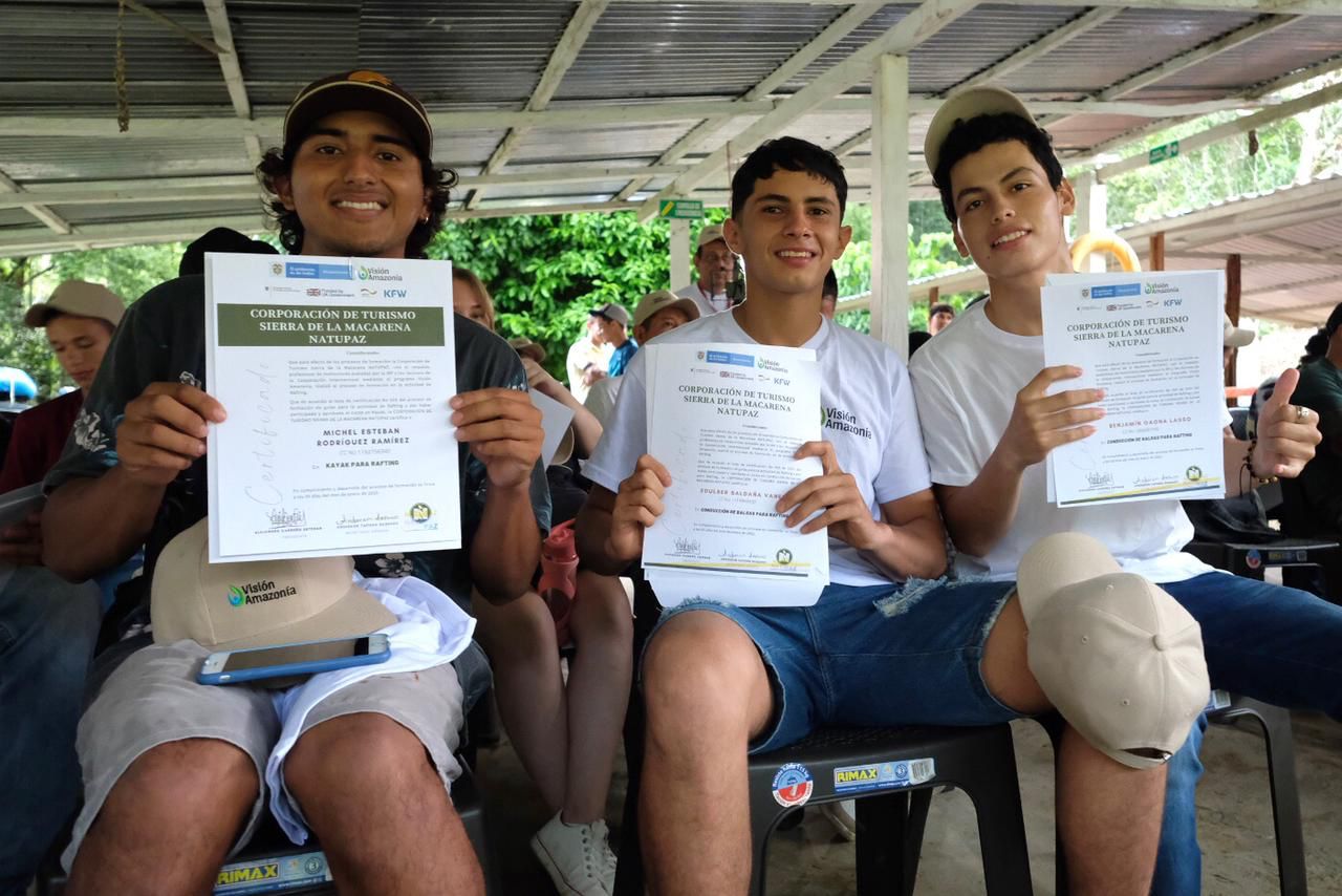 Jóvenes se certifican como guías turísticos para actividades de rafting en el Meta 1