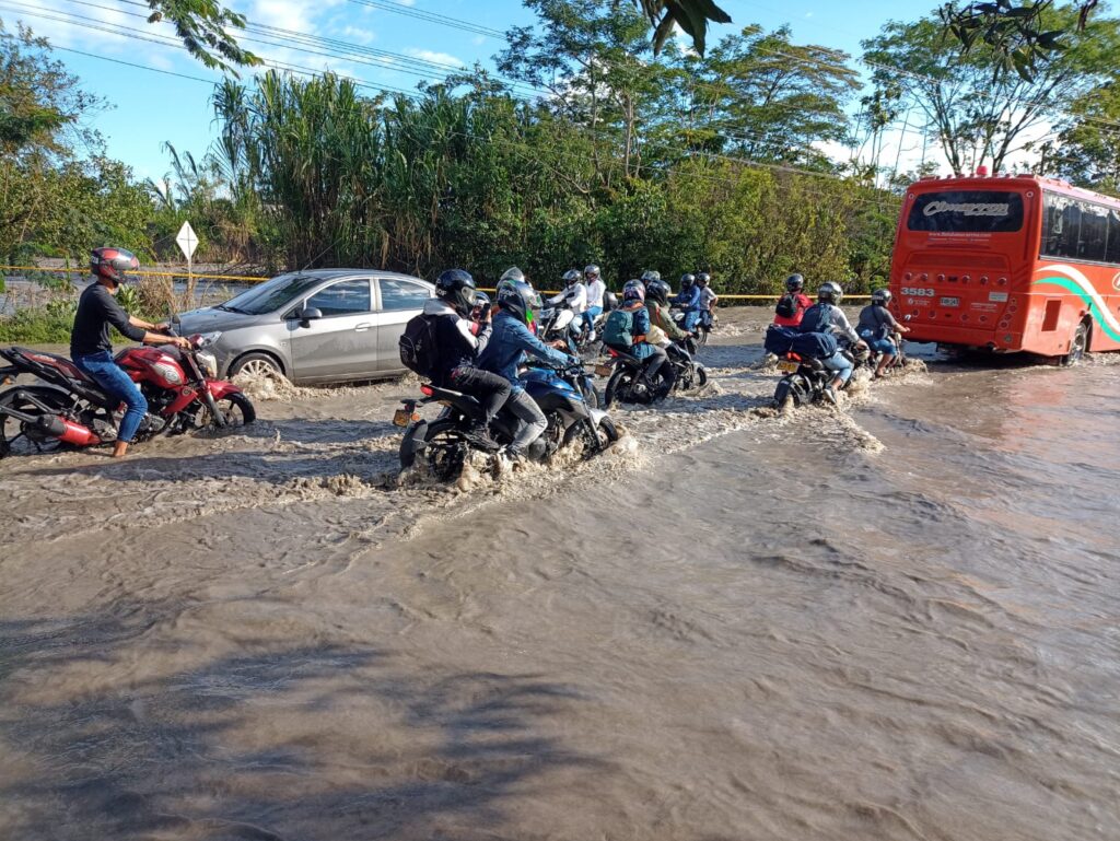 La vía a Acacías, más allá de la inundación y del Guayuriba 2