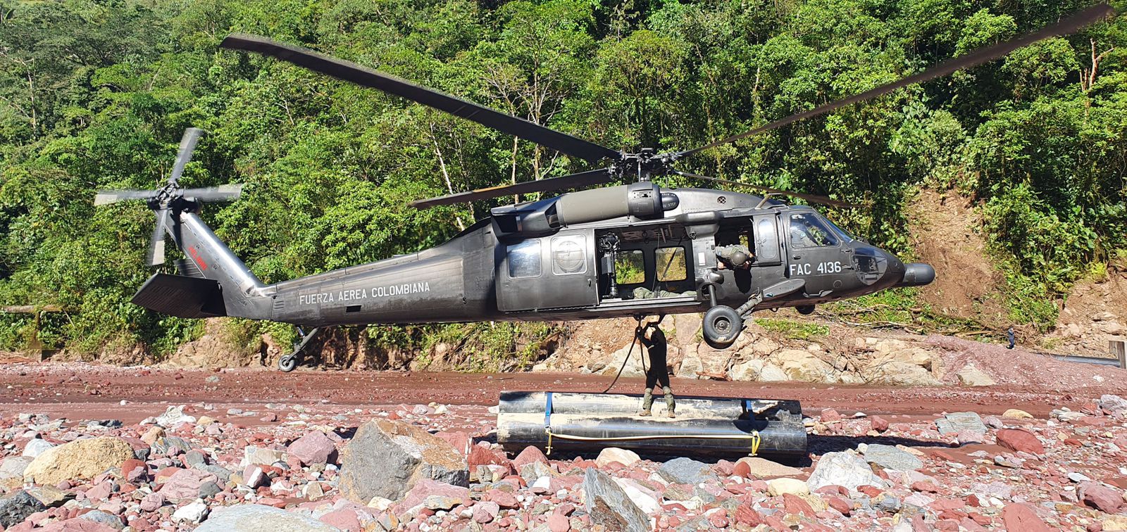 Fuerza Aérea transportó elementos para reparar el acueducto de Villavicencio 1