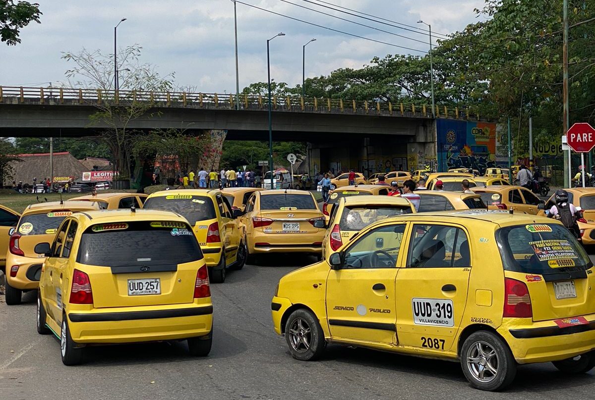 Con esporádicos enfrentamientos, avanza paro de taxistas en Villavicencio 1