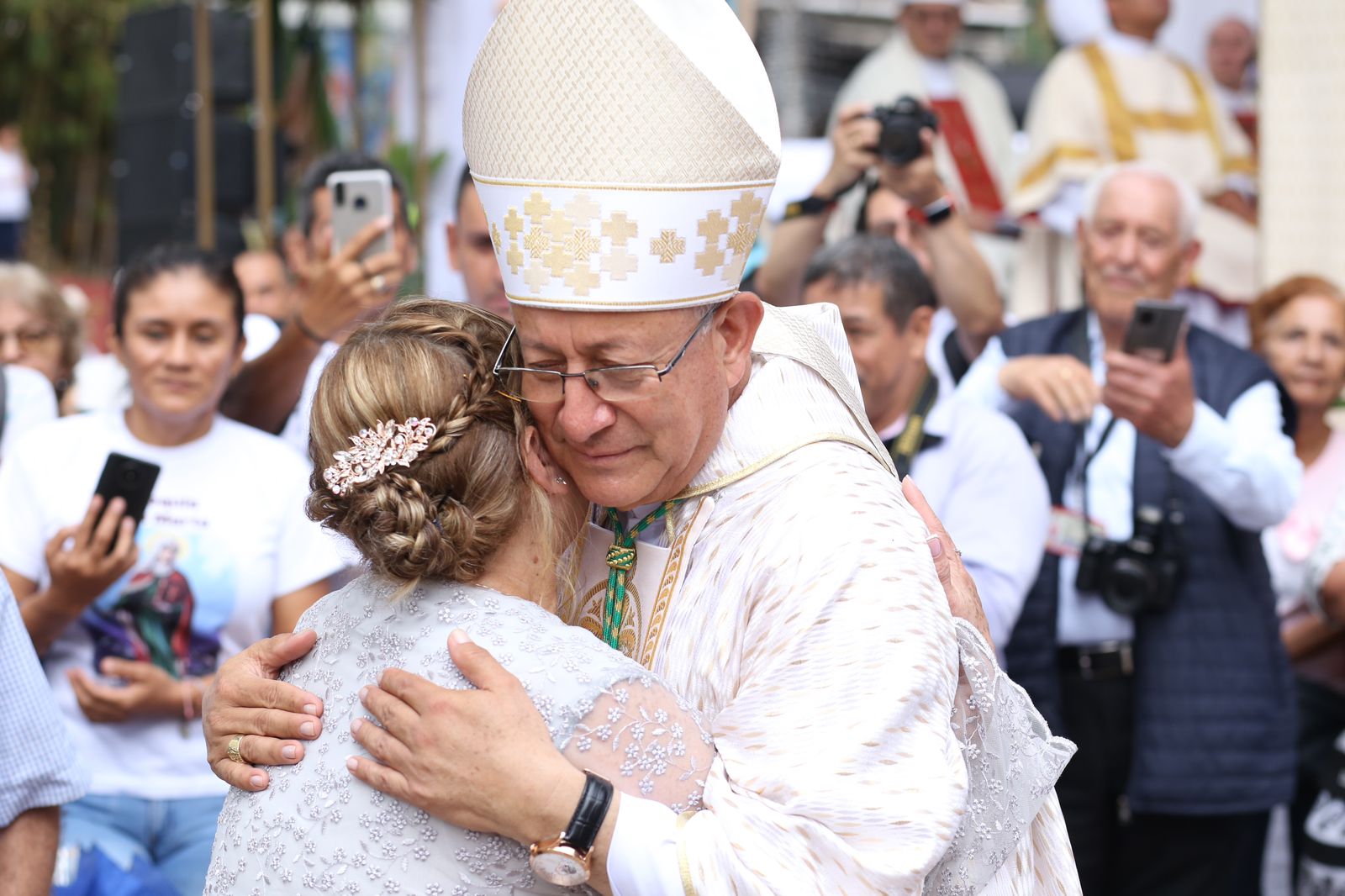 Con la intención de hacer justicia en los casos de pederastia, se posesiona nuevo Arzobispo 1