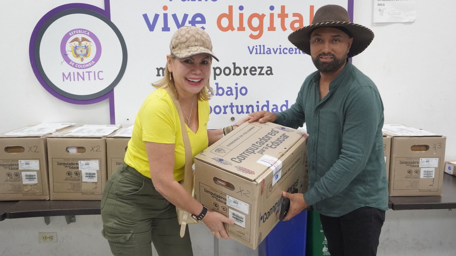 Alcaldía entregó computadores a instituciones educativas en Villavicencio 1