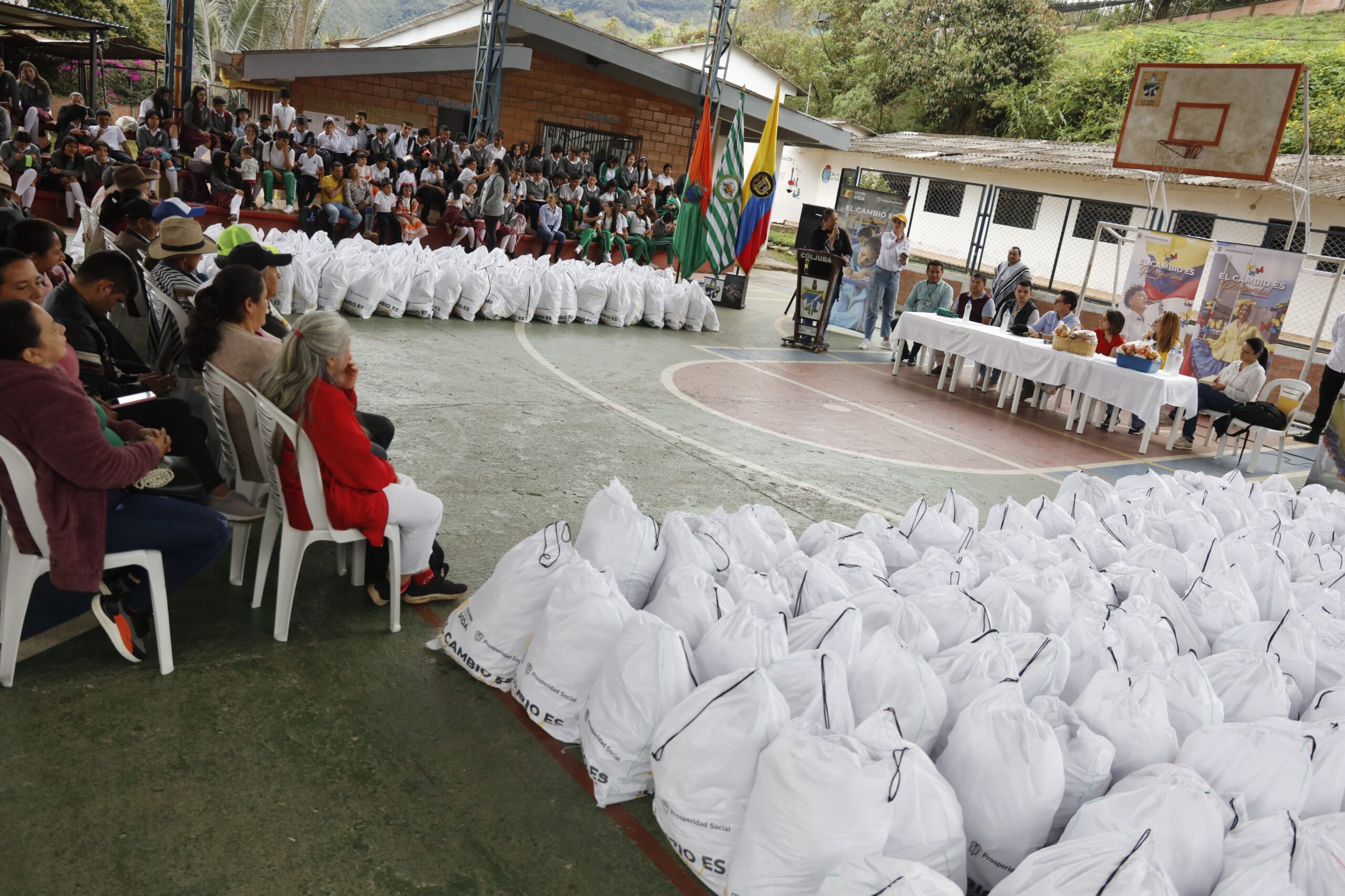 El Calvario recibió 300 kits para hogares damnificados por el sismo 1