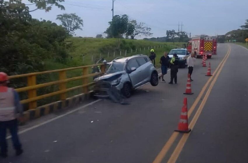Familia pierde la vida en accidente vial sobre la vía Guamal 1
