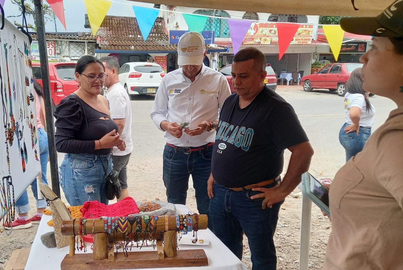 Emprendedores rurales realizan Feria Empresarial y Mercado Campesino en Buenavista 1