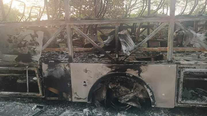 Incineran bus de servicio público en Casanare 1 Incineran bus de servicio público en Casanare 1