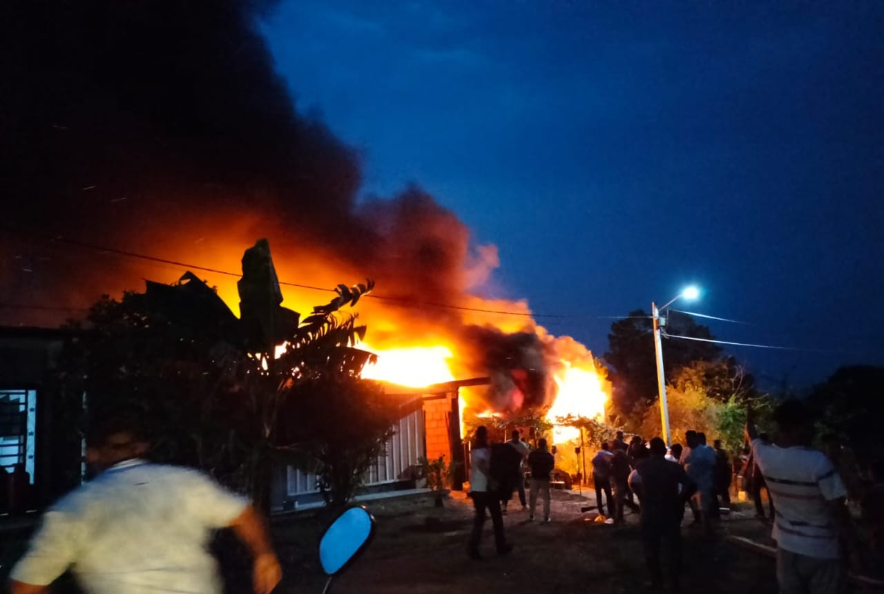 Incendio en Mapiripán deja dos familias damnificadas 2