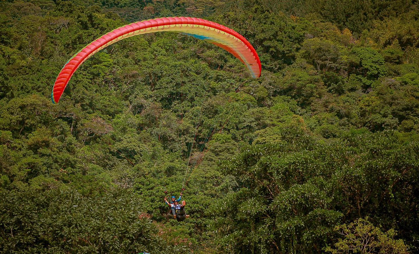 Colombianos dominan el podio en la Competencia Internacional de Parapente 1 Colombianos dominan el podio en la Competencia Internacional de Parapente 1