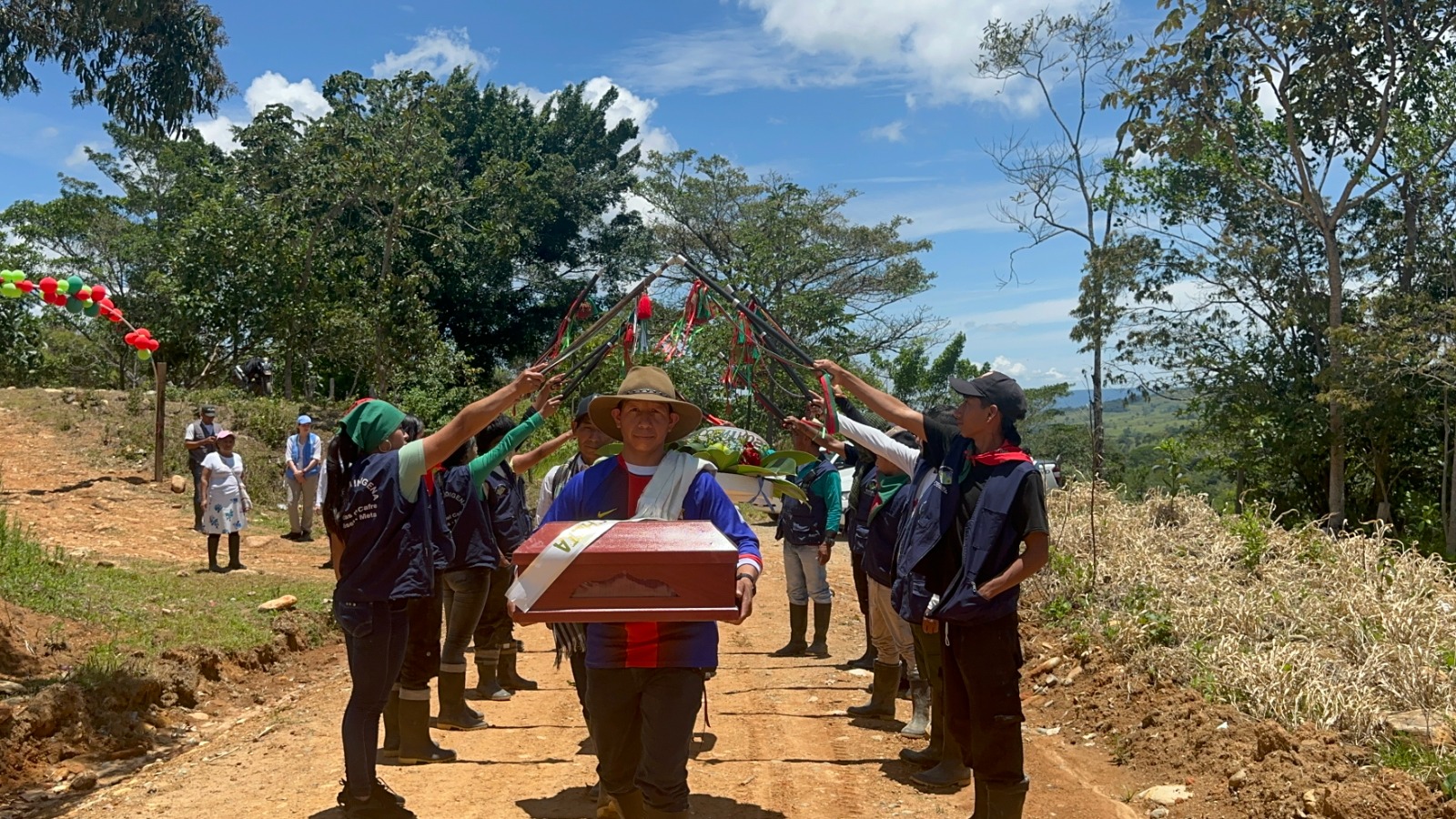 Familias del pueblo Nasa recibieron los cuerpos de sus seres queridos en Mesetas 1 Familias del pueblo Nasa recibieron los cuerpos de sus seres queridos en Mesetas 1