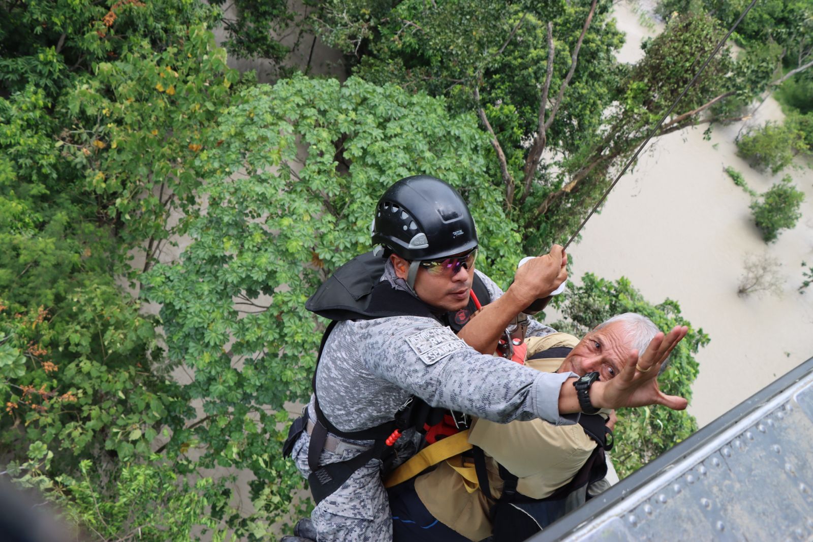 Rescatan por vía aérea a 23 personas tras desbordamiento del río Ariari en El Dorado 2