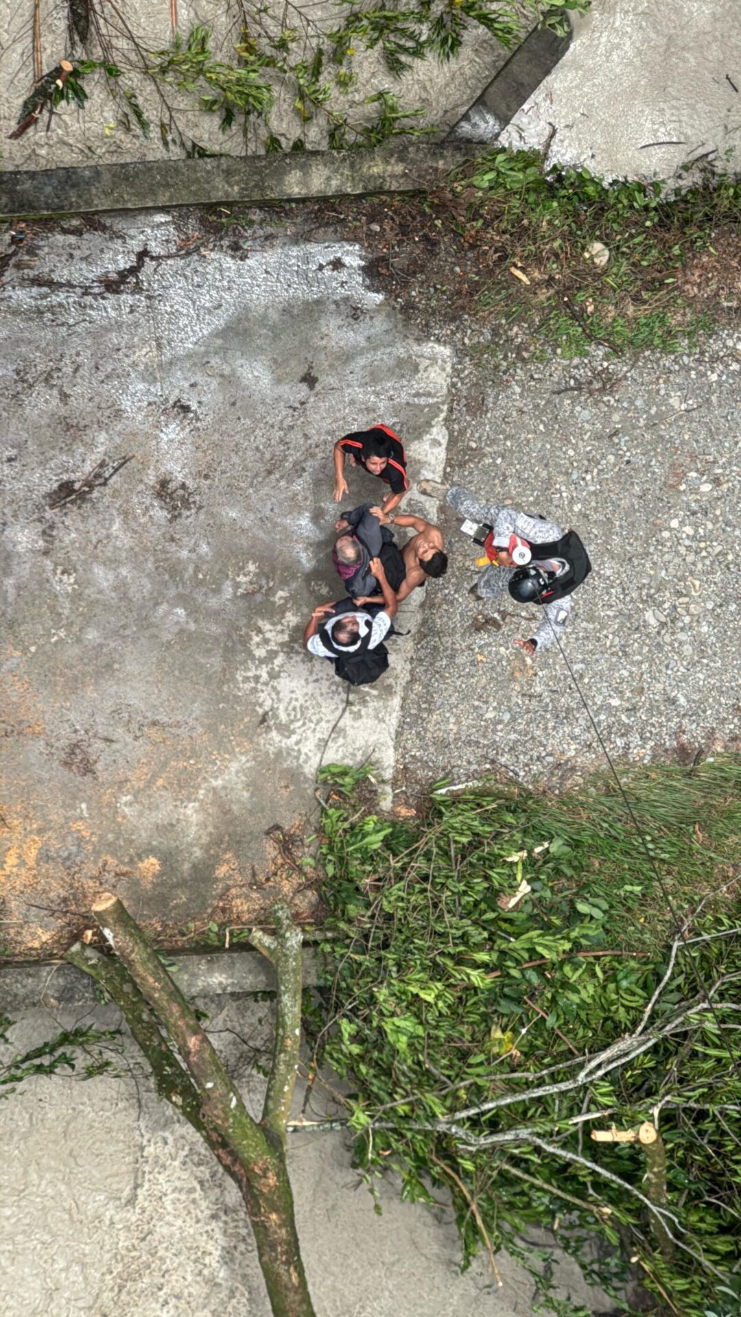 Rescatan por vía aérea a 23 personas tras desbordamiento del río Ariari en El Dorado 1 Rescatan por vía aérea a 23 personas tras desbordamiento del río Ariari en El Dorado 1