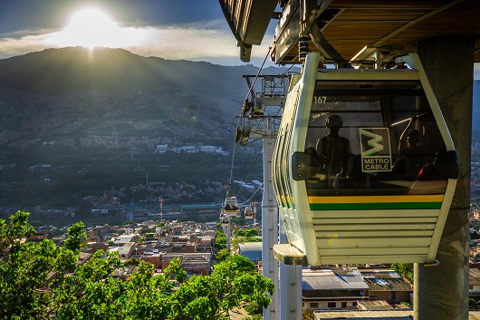 Teleférico, con los pies en la tierra | Editorial 1