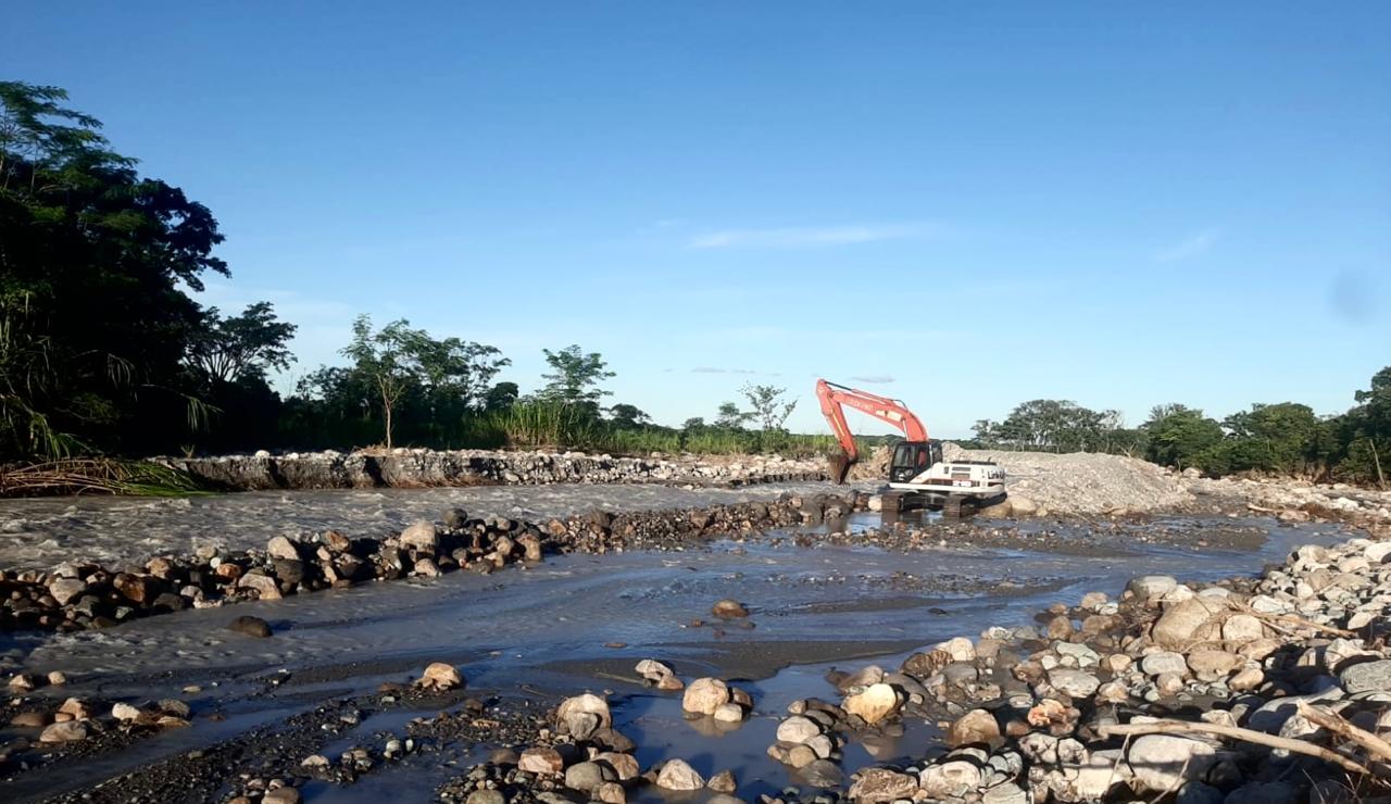 Cierran trasvase del río Guamal sobre el caño Camelias tras intensas lluvias 2