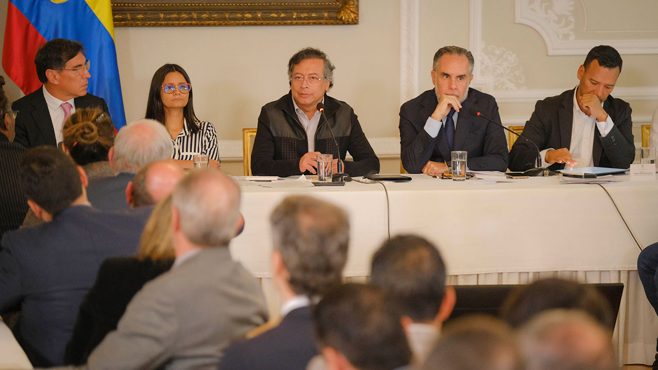 Petro firmó 'decretazo' de la Consulta Popular y puso en juego la Reforma Laboral que marcha en el Congreso 1 Petro firmó 'decretazo' de la Consulta Popular y puso en juego la Reforma Laboral que marcha en el Congreso 1