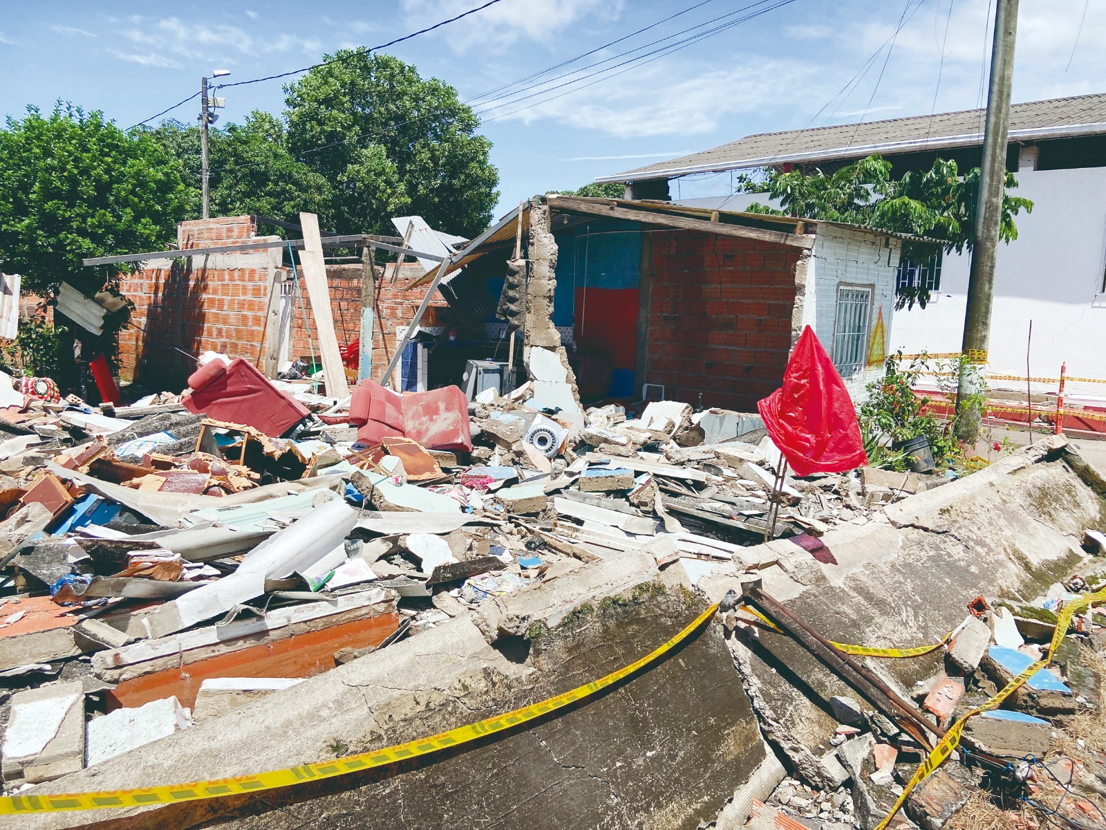 Entre ruinas y oración, Paratebueno se levanta tras el terremoto del 8 de junio 7 Entre ruinas y oración, Paratebueno se levanta tras el terremoto del 8 de junio 7