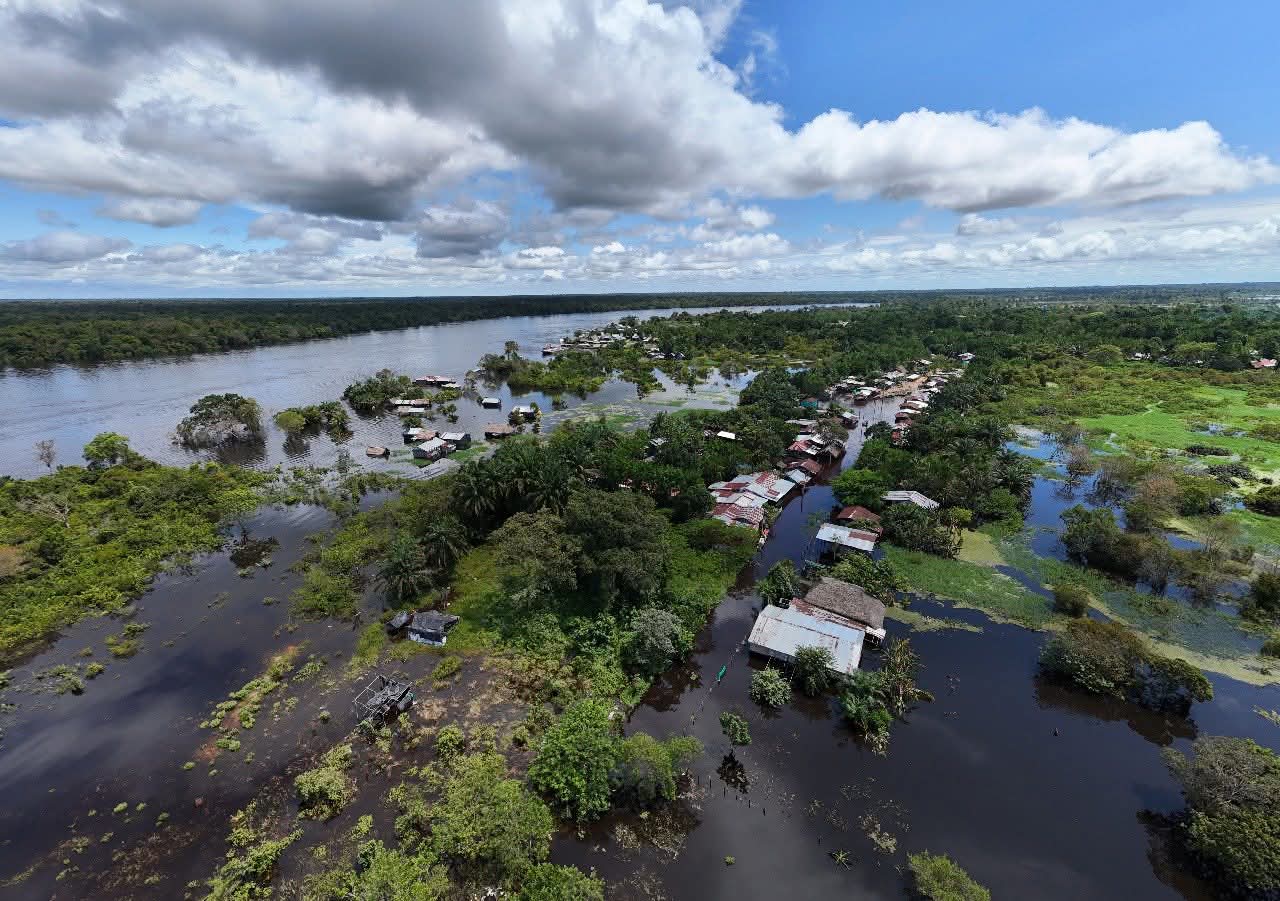 Ríos crecidos y vías colapsadas: el drama que viven comunidades del Guainía 15