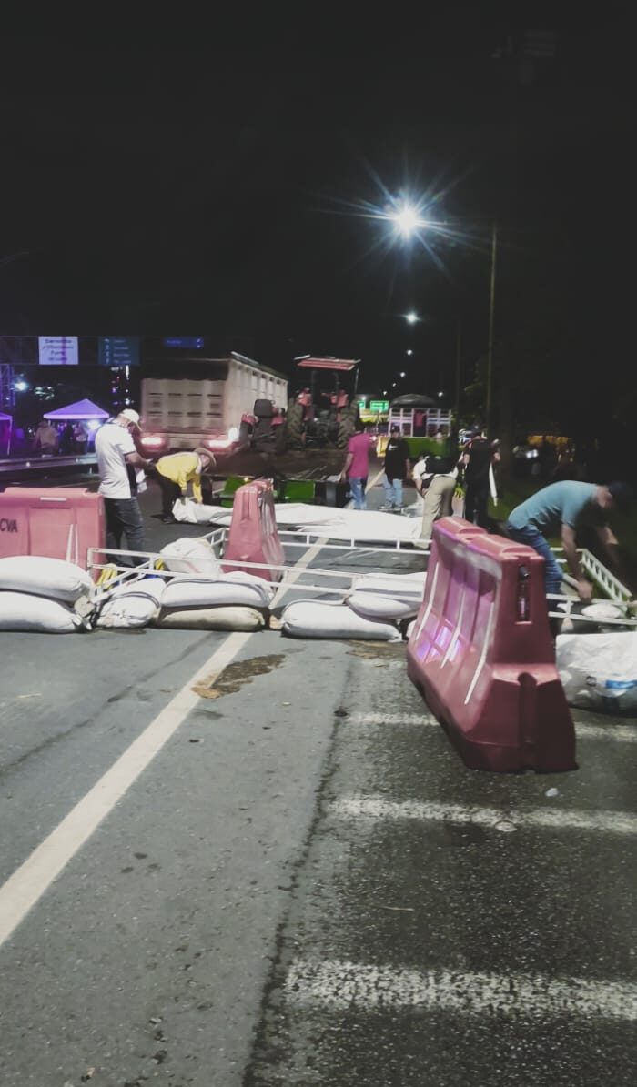 Se levanta el paro arrocero, pero el gremio de transporte de carga pesada sigue en protesta 1 Se levanta el paro arrocero, pero el gremio de transporte de carga pesada sigue en protesta 1