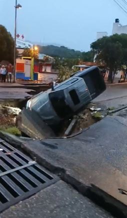 Emergencia invernal en Villavicencio deja un fallecido y 5.000 afectados por desbordamientos 3 Emergencia invernal en Villavicencio deja un fallecido y 5.000 afectados por desbordamientos 3