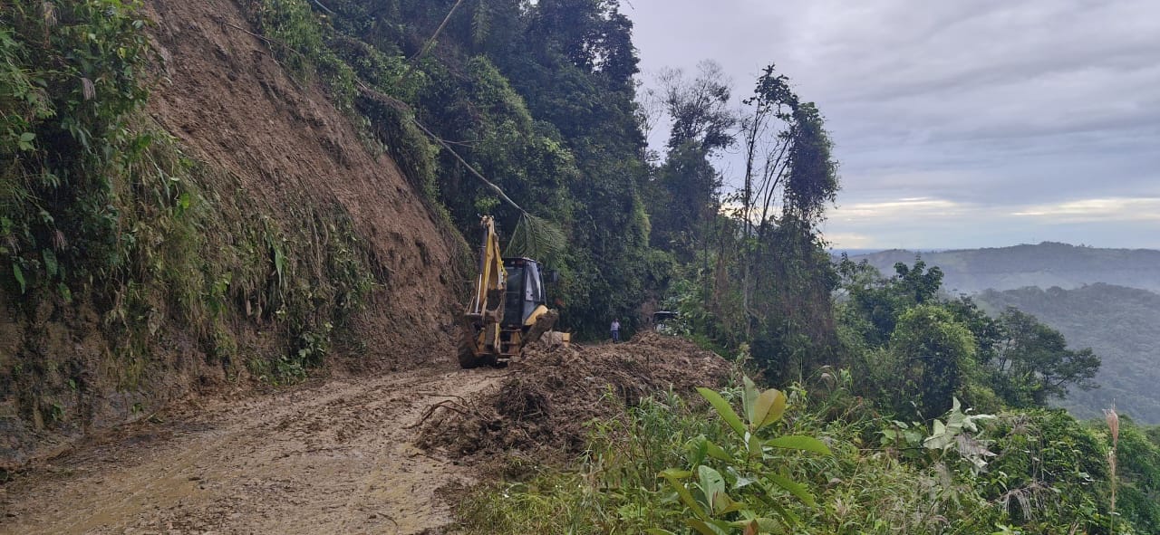 Restablecen conexión vial en Monfort, El Calvario, tras derrumbes por lluvias 1 Restablecen conexión vial en Monfort, El Calvario, tras derrumbes por lluvias 1