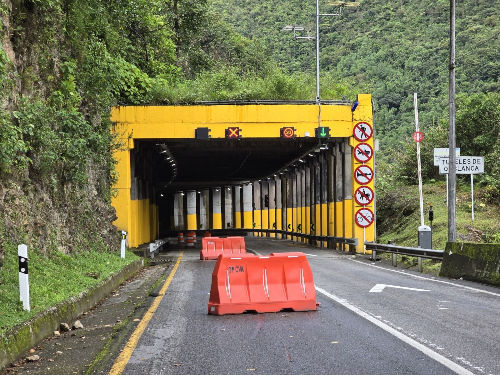 Cierre parcial en la vía Bogotá-Villavicencio por obras de reparación en túneles de Quebrada Blanca 1 Cierre parcial en la vía Bogotá-Villavicencio por obras de reparación en túneles de Quebrada Blanca 1