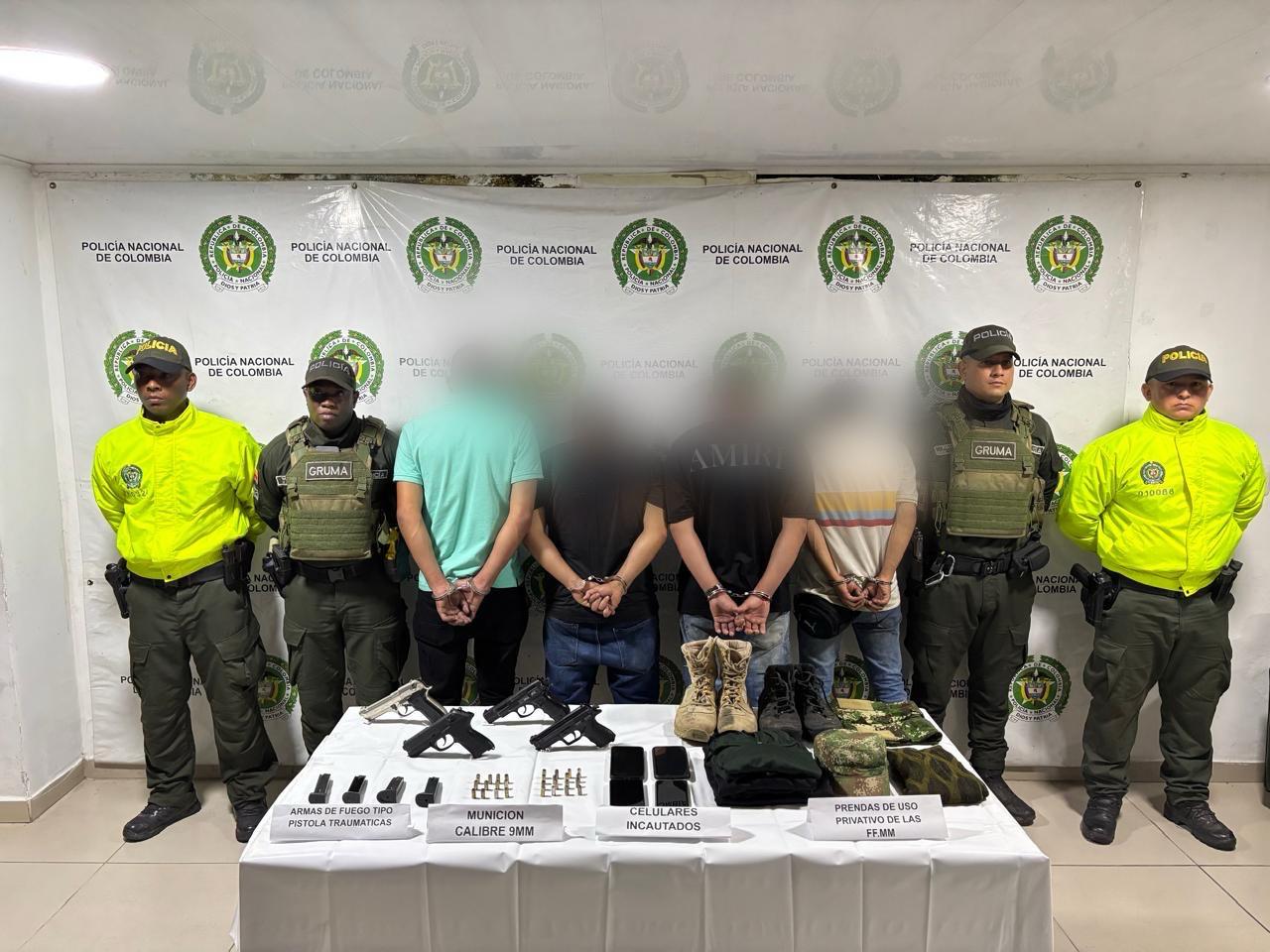 Cae banda que robaba fincas en Meta, Arauca y Guaviare: cuatro capturados con armas y prendas militares 1