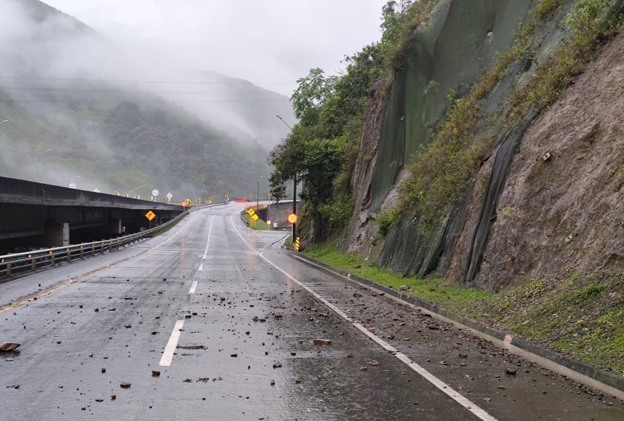 Atención: Vía al Llano con cierres preventivos por fuertes lluvias y caída de material 5