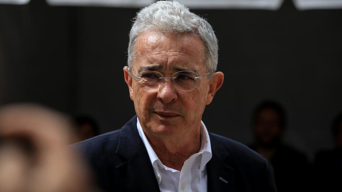 Álvaro Uribe condenado a 12 años de prisión domiciliaria por soborno y fraude procesal 1 Álvaro Uribe condenado a 12 años de prisión domiciliaria por soborno y fraude procesal 1