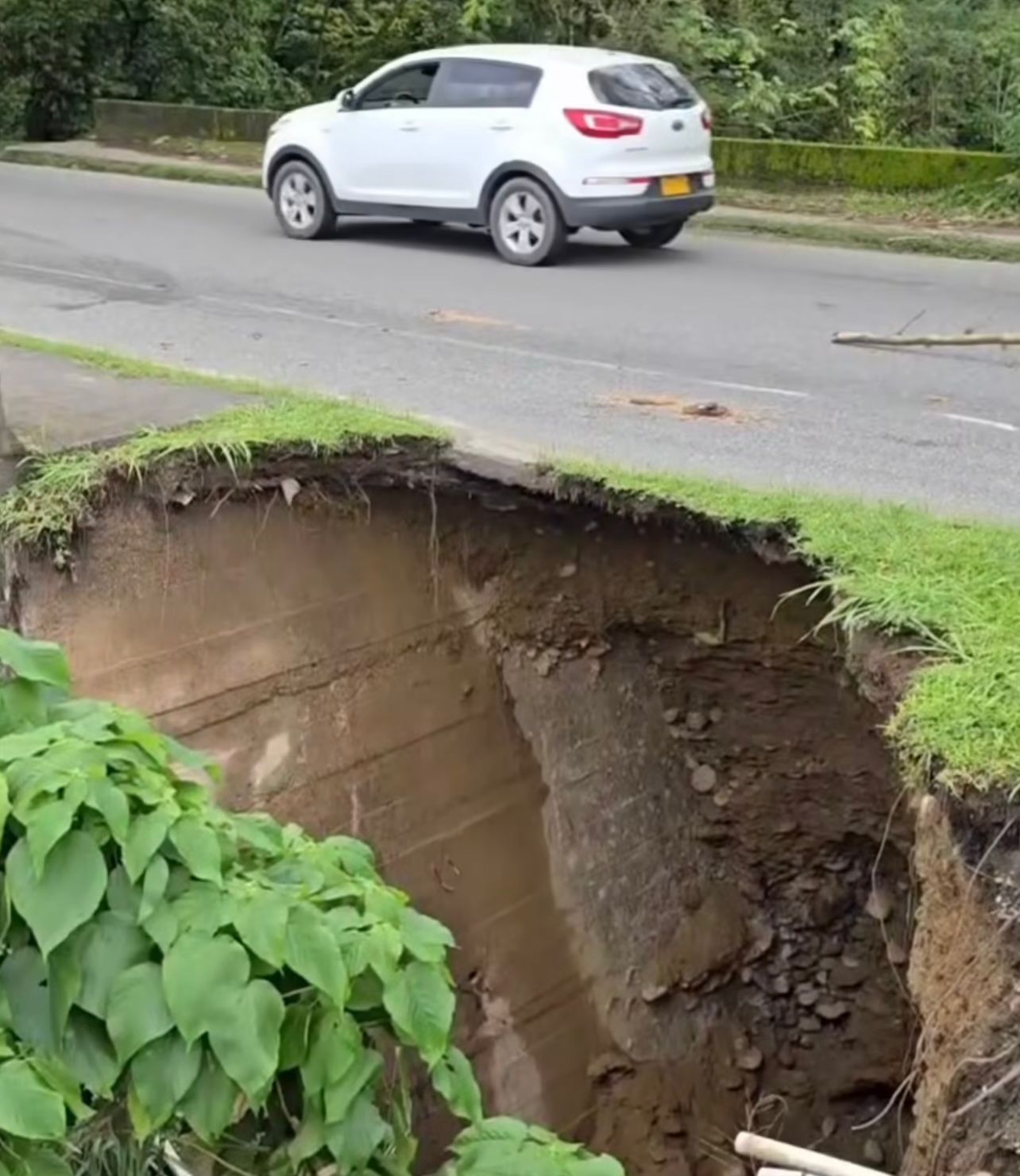 Erosión en el Anillo Vial obliga al cierre de un carril durante una semana 10