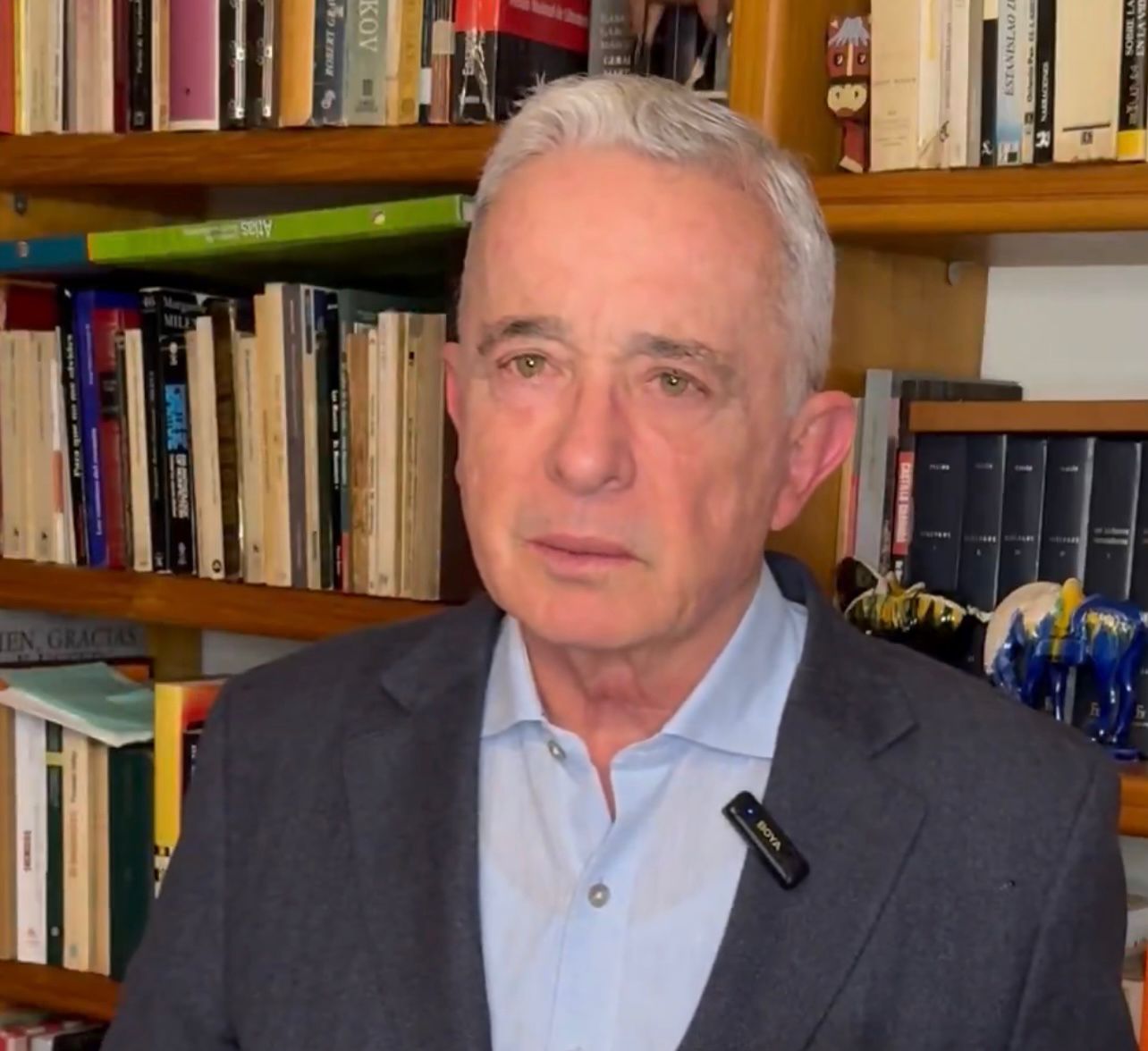 "Formalizado ya como preso”, dijo Uribe tras recibir prisión domiciliaria 1