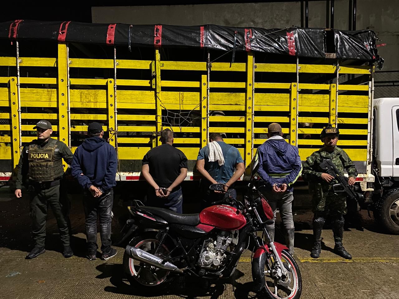 Capturan a cuatro hombres por hurto y extorsión en El Dorado 1 Capturan a cuatro hombres por hurto y extorsión en El Dorado 1