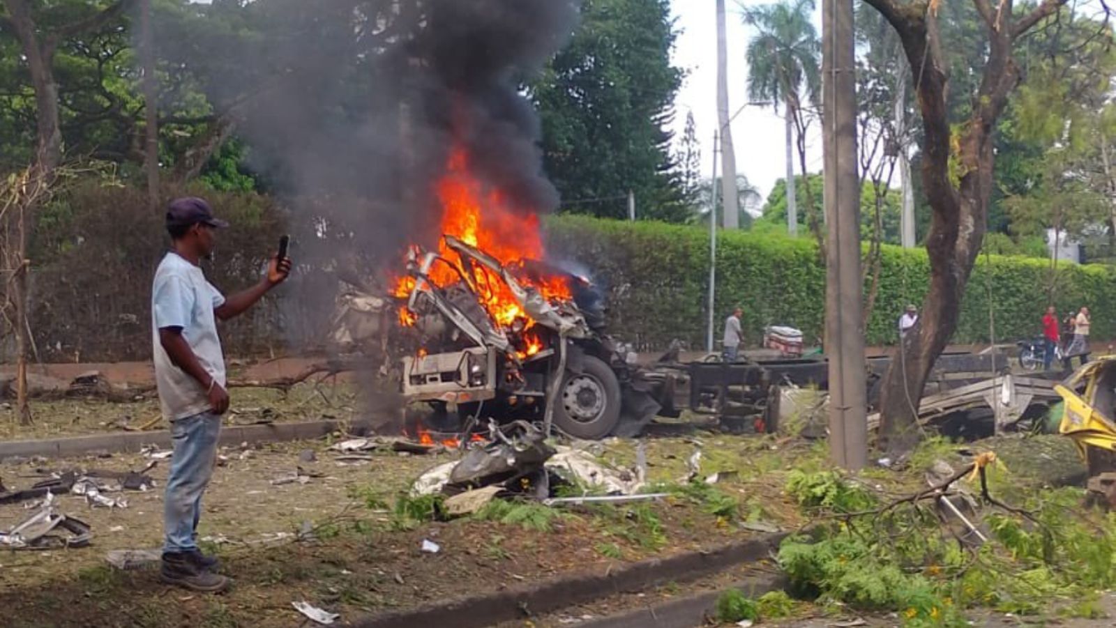 Carro bomba en Cali dejó civiles muertos cerca de la Escuela Militar de Aviación 1