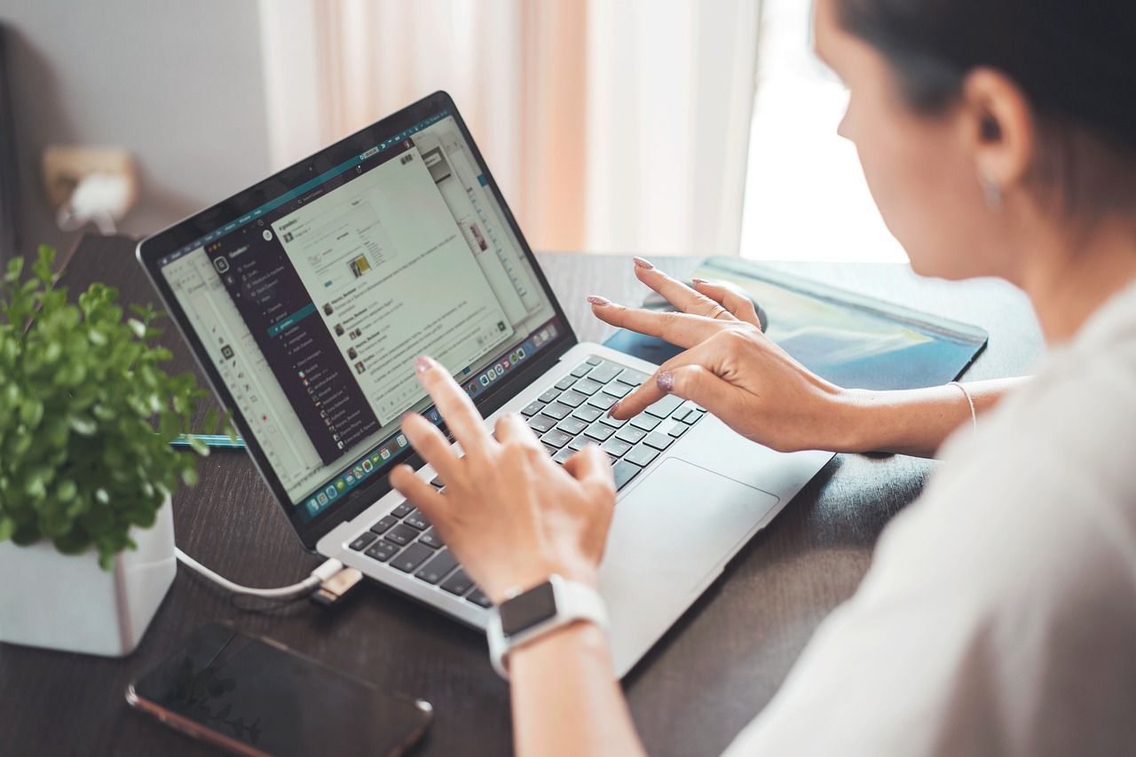 De la oficina a la pantalla: el impacto del teletrabajo y la IA en Colombia 18